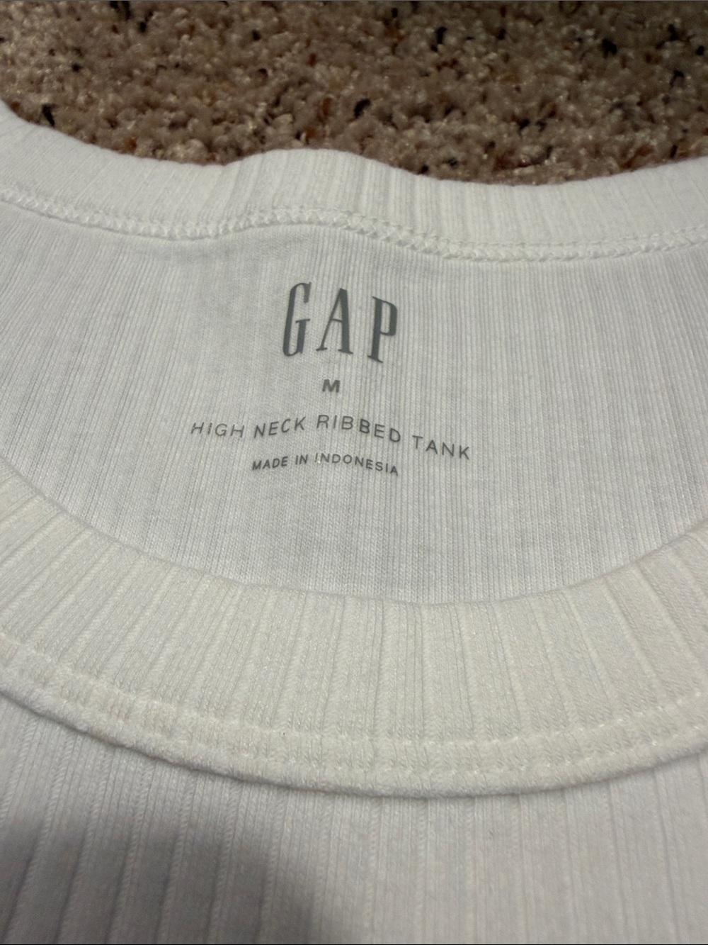 Ladies GAP White Ribbed Tank - Picture 2 of 7